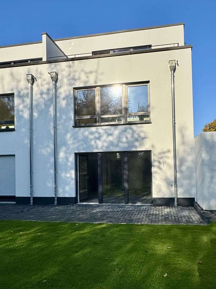 Haus zum Kaufen in Solingen 749.550 € 175.1 m²