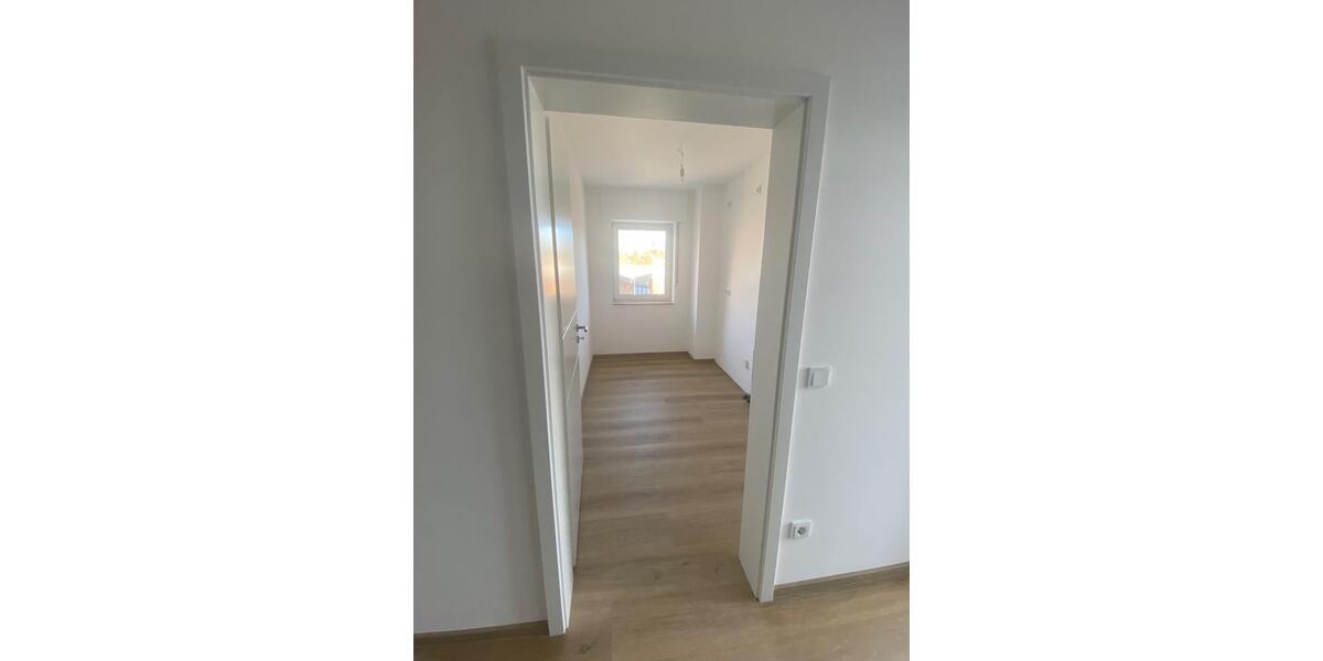 Modernisierte, helle 2-Zi.-Whg. mit BLK u. bester Verkehrsanbind. 2 zimmer