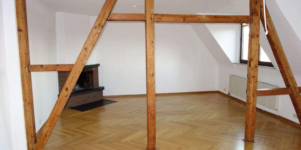 URDENBACH ALTBAU BEZUGSFREI KAMIN PARKETT GROßE KÜCHE GROßES BAD GROßER BALKON + 50 QM SPITZBODEN 3 zimmer