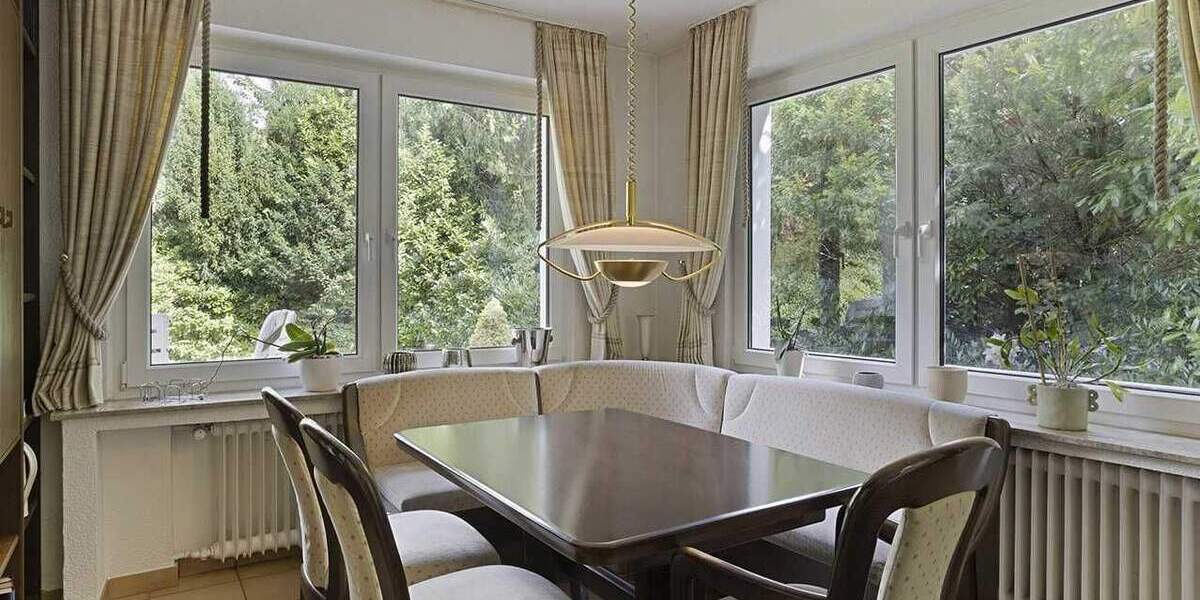 Freistehendes Einfamilienhaus mit Garage auf großem Grundstück in Ratingen-Ost 5 zimmer