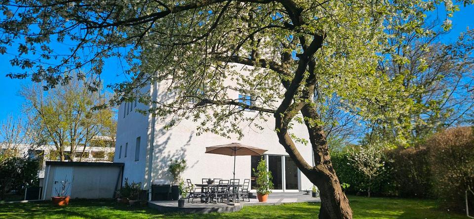 Einfamilienhaus freistehend in bester Lage Neuss-Stadionviertel