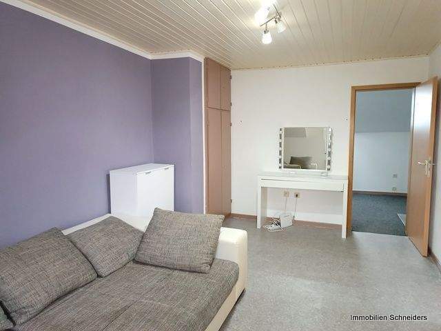 MG-Giesenkirchen - Teilmöblierte, gemütliche 2-Zimmer-DG-Wohnung für eine Einzelperson ab Mitte Februar zu mieten !! 2 zimmer