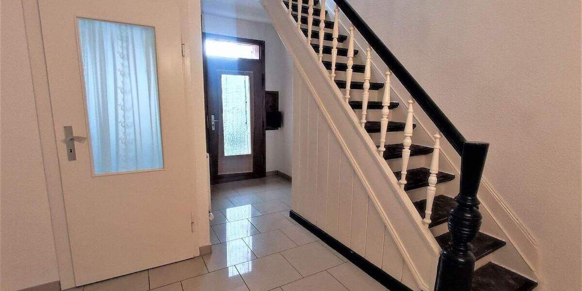 Bezugsfreies Einfamilien- und vermietetes Appartementhaus in schöner Düsseldorfer Wohnlage 1 zimmer