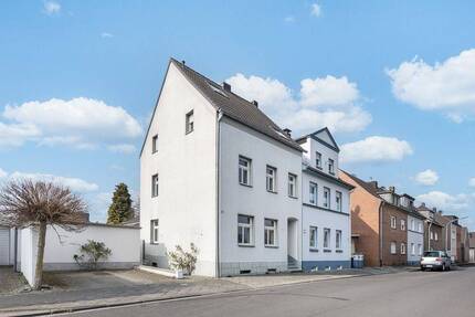 Gepflegtes, einseitig angebautes Einfamilienhaus in guter Lage von MG-Bettrath! 8 zimmer