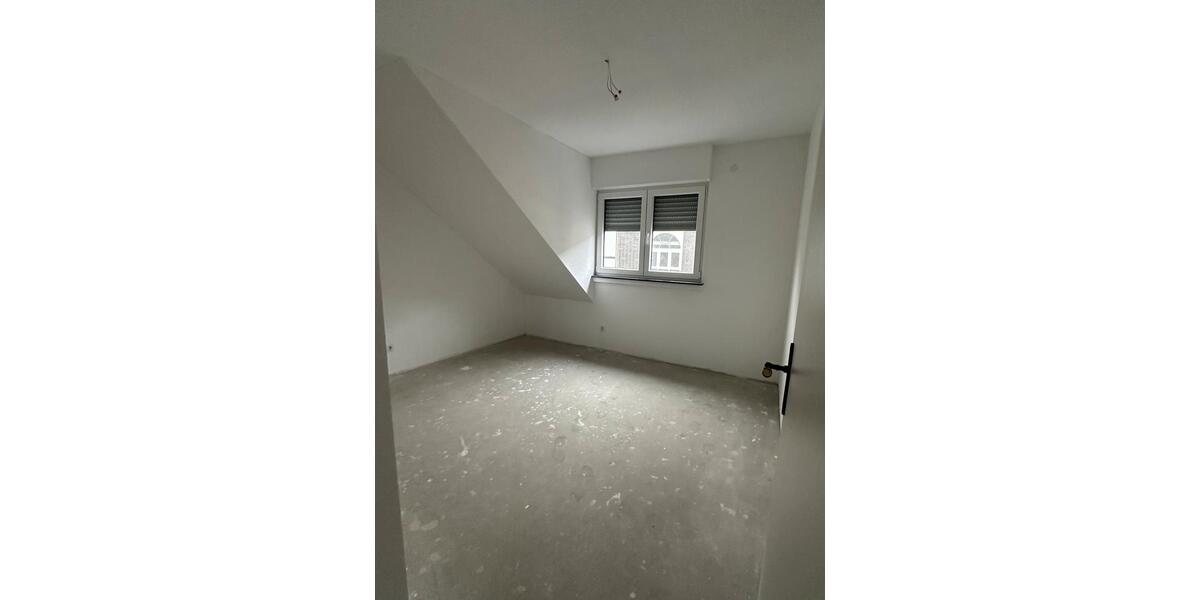 Dachgeschoßwohnung Duisburg Mittelmeiderich - 3 Zimmer, 65 m&sup2;, 750&euro; | Angebot:25596604