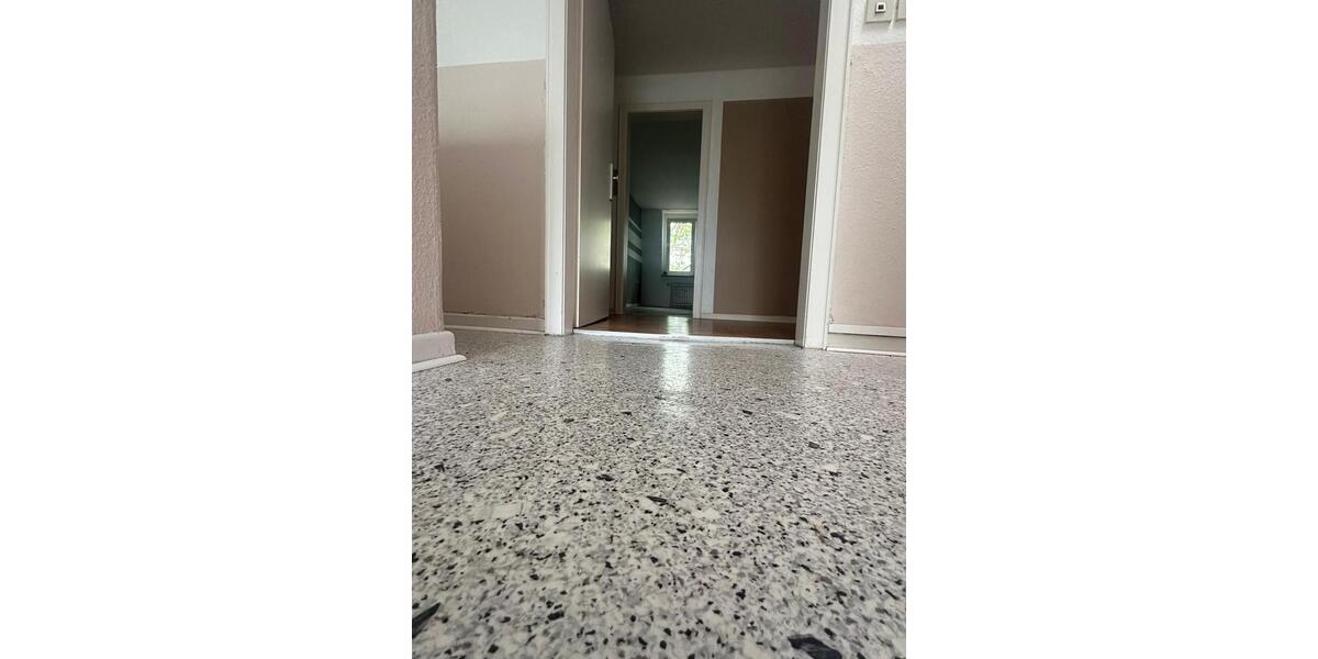 Dachgeschoßwohnung Duisburg Essenberg - 3 Zimmer, 82 m&sup2;, 500&euro; | Angebot:26428316