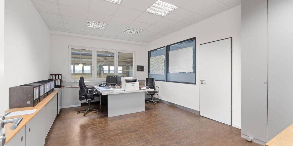 Ihr neuer Unternehmensstandort in Neuss: Moderne Gewerbehalle mit repräsentativem Bürotrakt zimmer