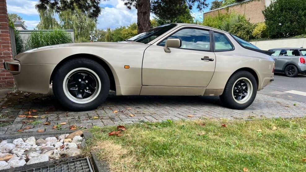 944