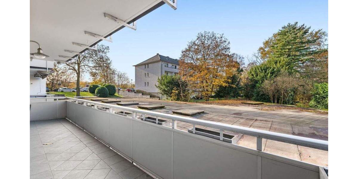 2 Wohnungen zusammengelegt 128 qm+ Balkon+ TG Stellplatz+EG 4 zimmer