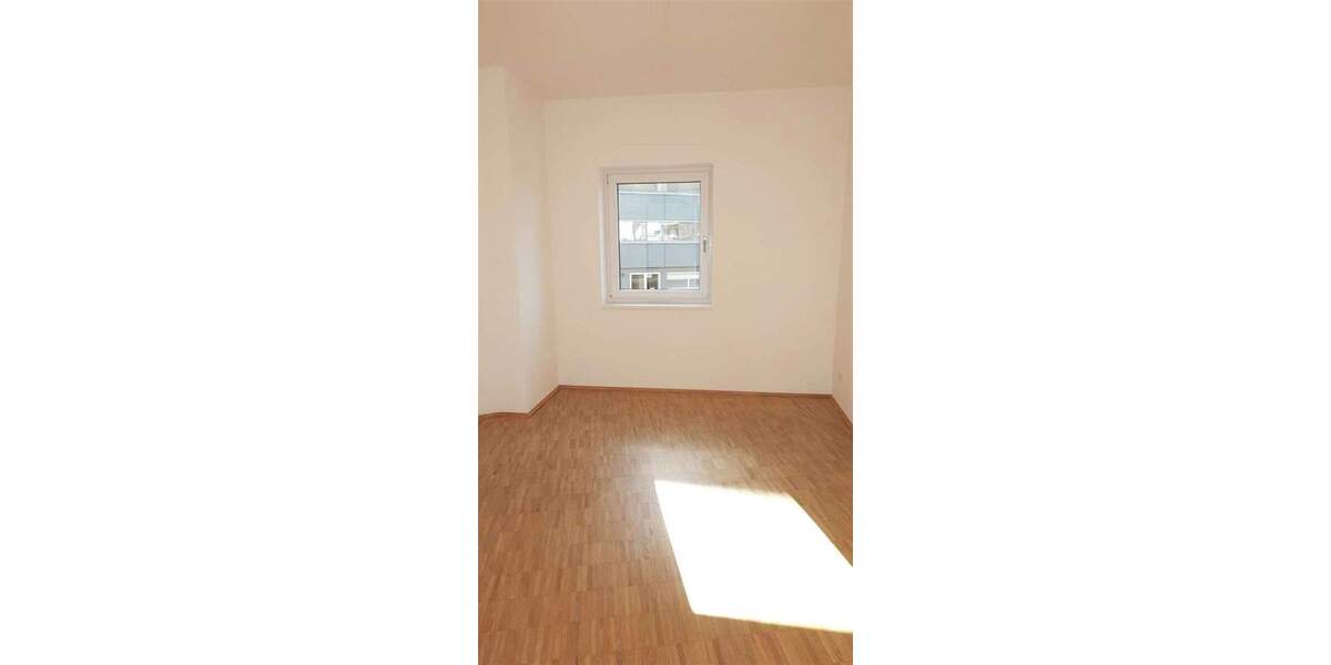 Attraktive 3 Zimmer Wohnung inkl. EBK , Fußbodenheizung, Süd-West Terrasse 3 zimmer