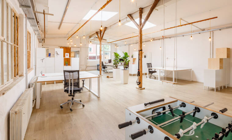 Top ausgestattete und großzügige Arbeitsplätze in einem Loft-Büro - All-in-Miete