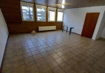 Helles Appartment, ca. 43m², große Fensterfront, 1.OG