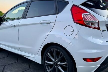 Ford Fiesta 95.300 km 7.975 &euro; Moers 47445