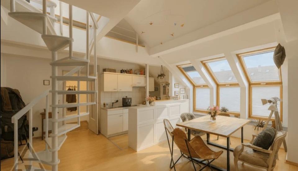 Zwischenmiete,- Wunderschöne Maisonette-Wohnung Düsseldorf 1 zimmer