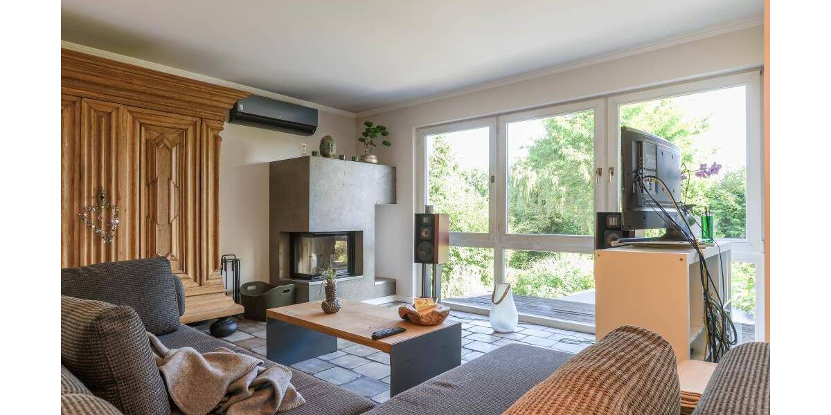 Exklusives Einfamilienhaus mit 2 Einliegerwohnungen* hochwertige Ausstattung * großzügige Raumaufteilung * Wellnessbe... 8 zimmer