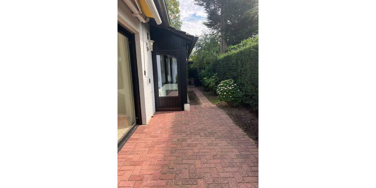 D-Kaiserswerth: Terrassenwhg., 2 Zimmer, ca. 80 m² Wohnfl., mit kl. Garten, ca. 60 m² Nutzfläche, Terrasse, Stellplatz 2 zimmer