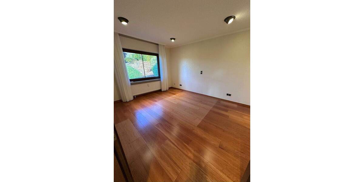 Bungalow Solingen Gräfrath - 6 Zimmer, 228 m&sup2;, 675.000&euro; | Angebot:24668153