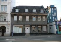 Sanierungsbedürftiges 9-Zimmer-Einfamilienhaus in Wuppertal