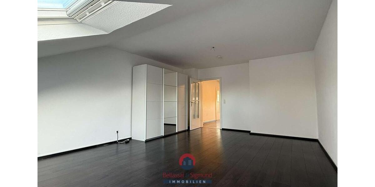 Dachgeschoßwohnung Krefeld Cracau - 2 Zimmer, 70 m&sup2;, 690&euro; | Angebot:25790785