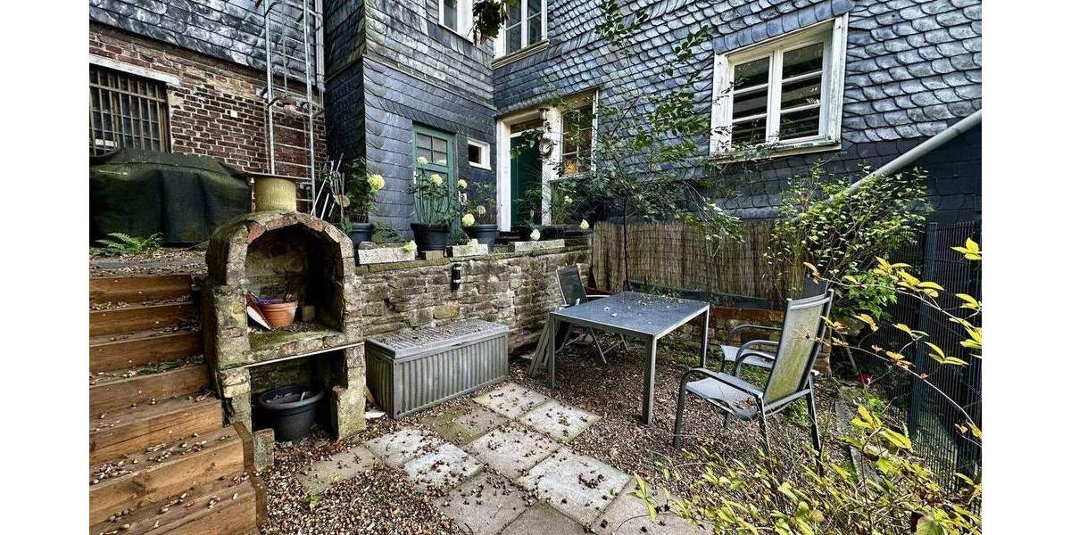 3-Zimmer-Altbau mit Terrasse und Privatzugang 3 zimmer