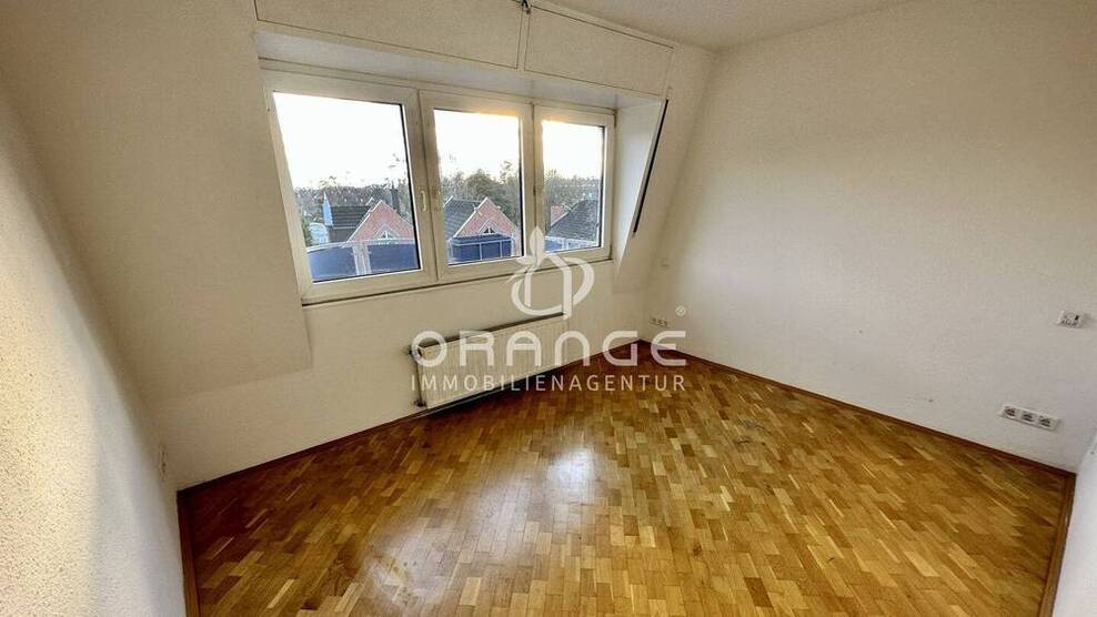***Gelegenheit - interessante 3-Zimmer-Wohnung mit Galerie und Balkon im Duisburger Süden***