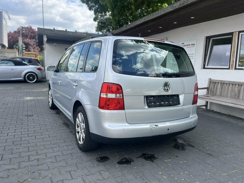 VW Touran Trendline / 7 Sitze / Kamera / Tempomat 249.000 km 3.900 € Mönchengladbach 41066