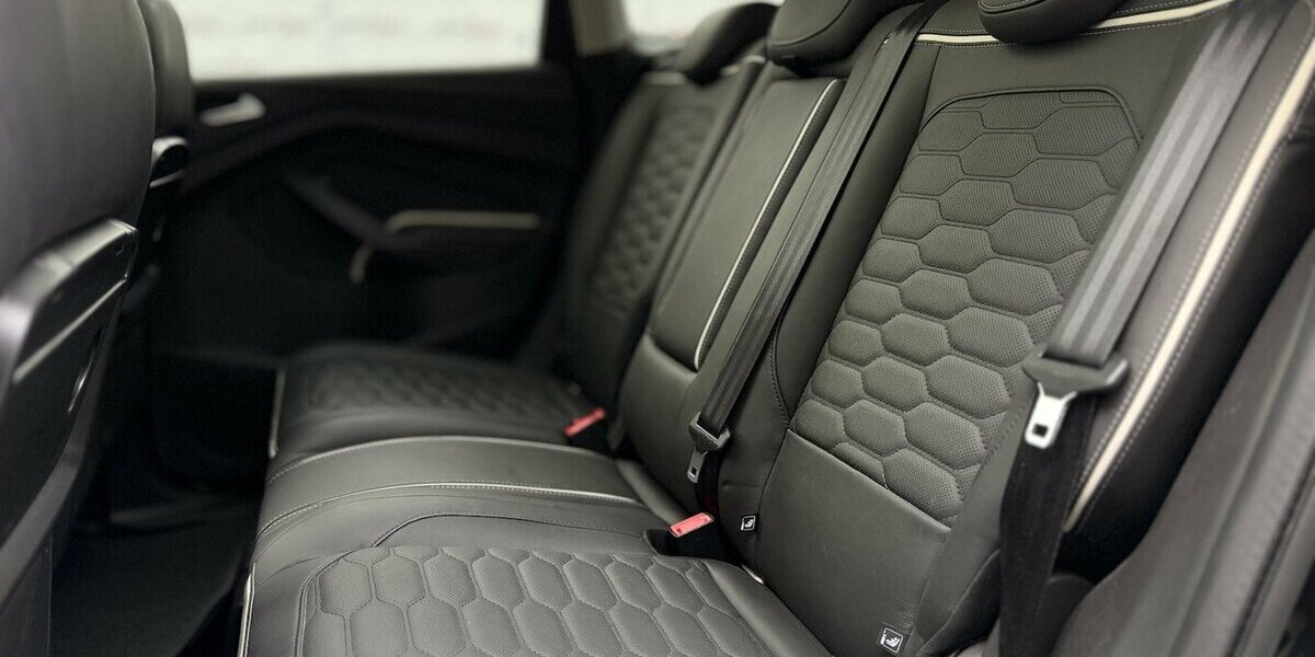 Ford Kuga Vignale / Panorama / Kamera / Keyless GO 34.000 km 22.490 &euro; Mönchengladbach 41066