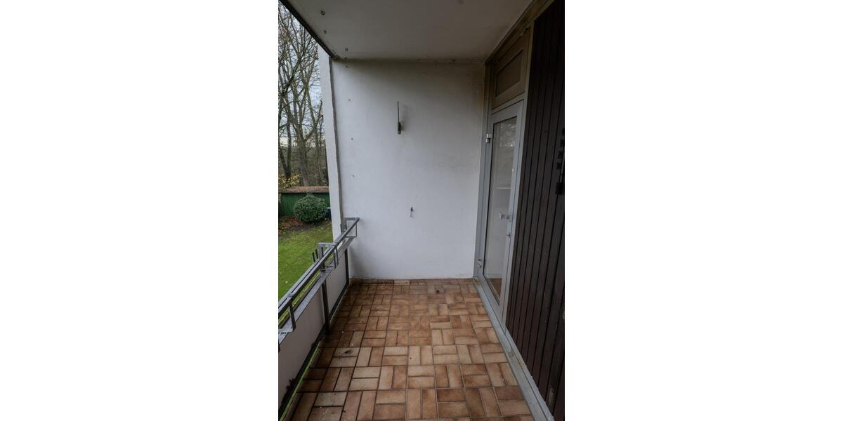 Sanierungsbedürftige 2-Zimmerwohnung mit Ausblick ins Grüne zimmer