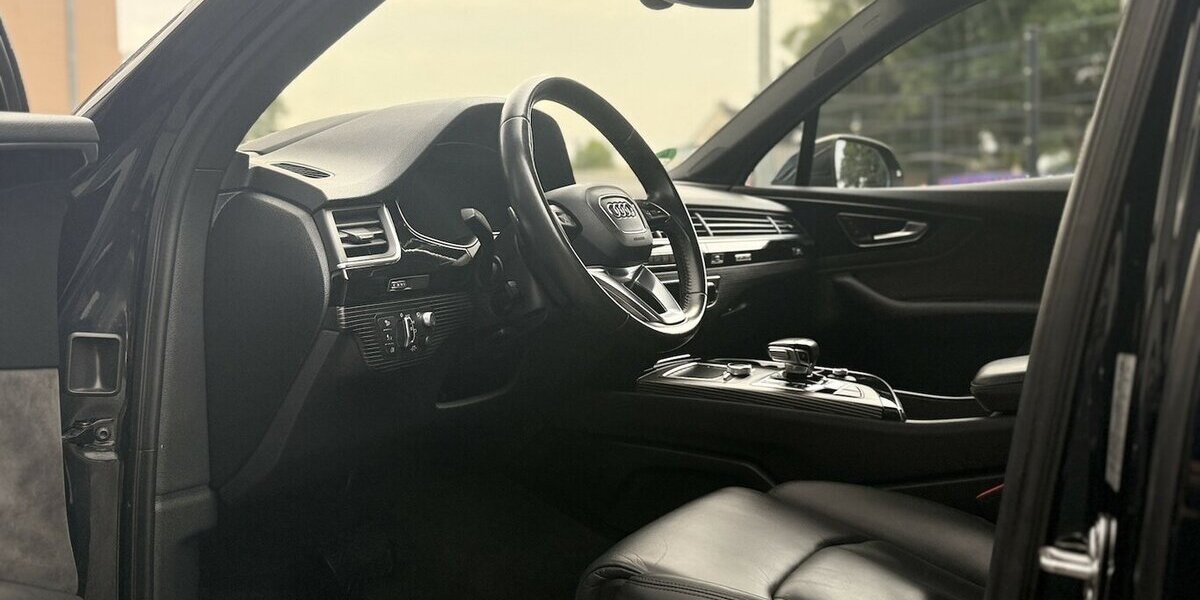 Audi Q7 3.0 TDI e-tron quattro / Panorama / Kamera 179.000 km 30.900 &euro; Mönchengladbach 41066