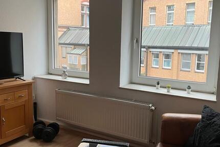 Zunächst Bewerberstopp! Biete helle 1 ZKB möbliert 1 zimmer