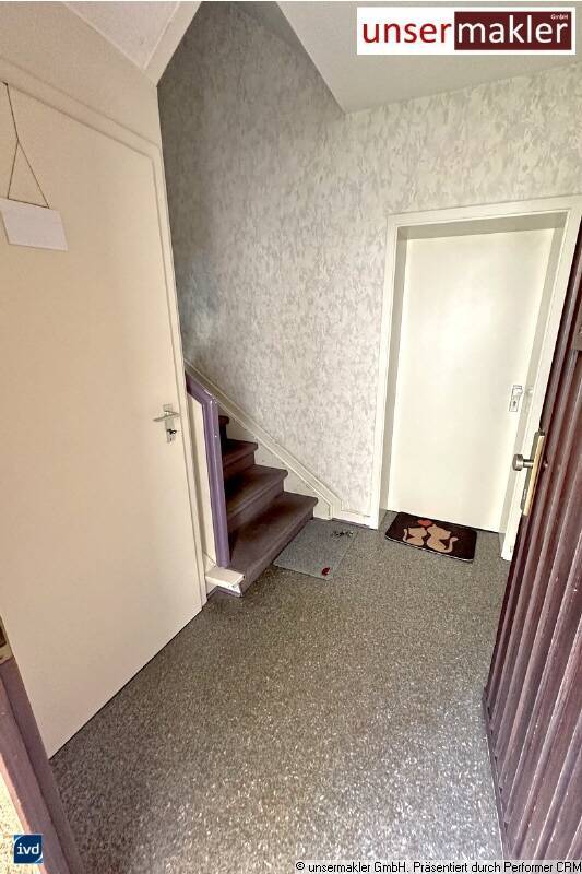 Gepflegtes Dreifamilienhaus zzgl. App. 2x Garagen und Traumgarten