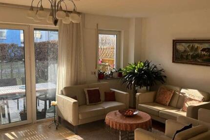 Rarität - EG Wohnung mit Garten und Tiefgaragenstellplatz zimmer