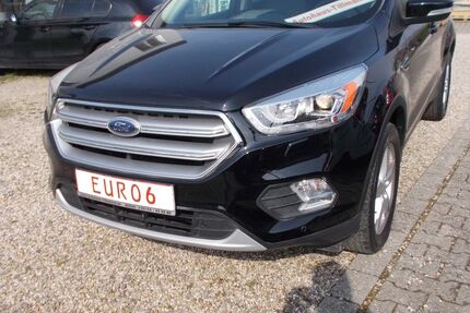 Ford Kuga 92.000 km 12.198 &euro; Willich 47877