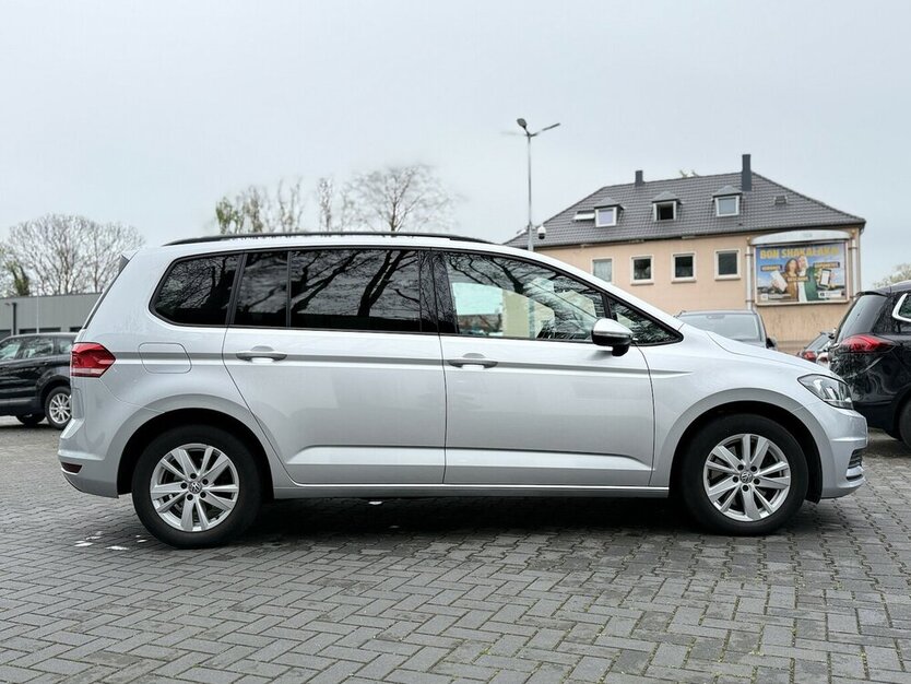 VW Touran 7-Sitze/Discover Pro/ACC/AHK/Automatik 110.000 km 24.490 € Mönchengladbach 41066