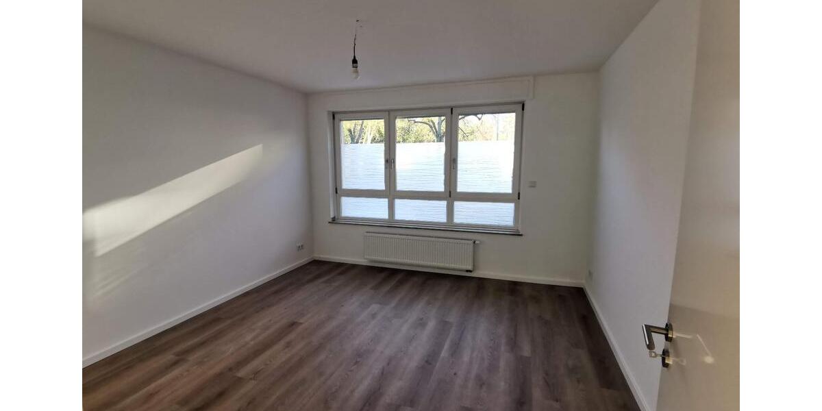 Erdgeschoßwohnung Hilden - 6 Zimmer, 155 m&sup2;, 2.050&euro; | Angebot:25793393