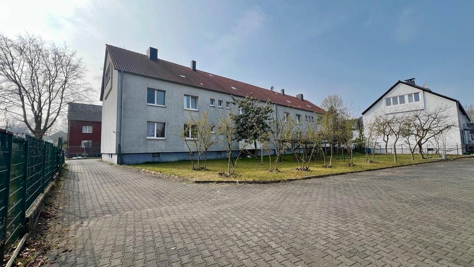 Mehrfamilienhaus 8 Wohnungen 5 Garagen