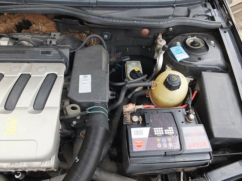 Renault Megane 1.6 16V PRIVILEGE 1.HAND LEDER KLIMAANLAGE 119.545 km 3.704 € Köln 50858