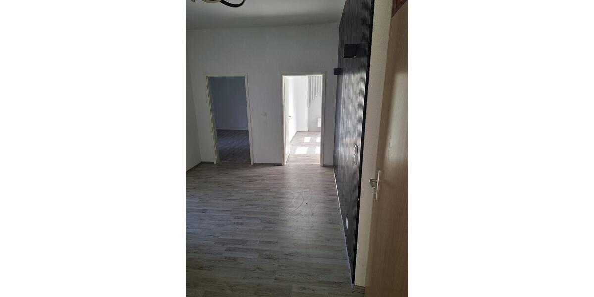 Etagenwohnung Duisburg Mittelmeiderich - 4 Zimmer, 125 m&sup2;, 1.250&euro; | Angebot:25413202