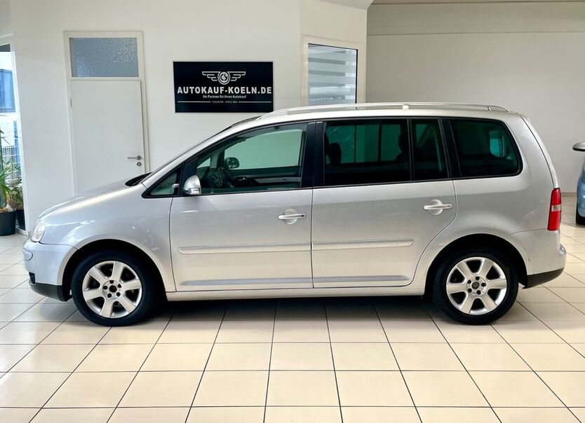 VW Touran 227.850 km 4.990 € Köln 51067