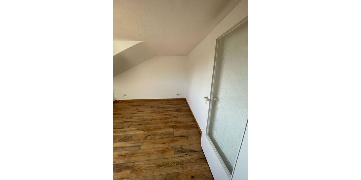 Provisionsfrei* SOFORT FREI! Rhein-nah - 2-Zm Penthouse Oberkassel - renoviert, Klimaanlage Einbauküche 55m² - Einfamilienhaus Düsseldorf Oberkassel | Angebot:27074522