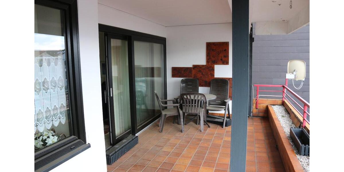 Toll geschnittene Wohnung mit Schwimmbad - provisionsfrei! 4 zimmer