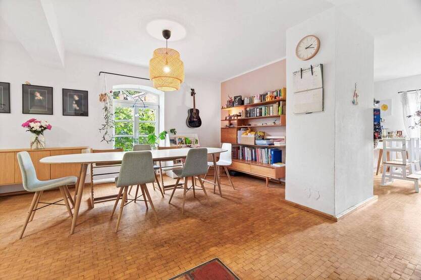 Voll vermietetes Mehrfamilienhaus auf historischem Gutshof