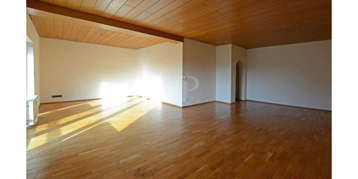 Zweifamilienhaus mit Einliegerwohnung - großer Garten und 3 Garagen 8 zimmer