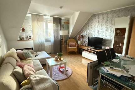 Modernisierte Wohnung mit 25m² Hobbyfläche im Dachgeschoss 2 zimmer