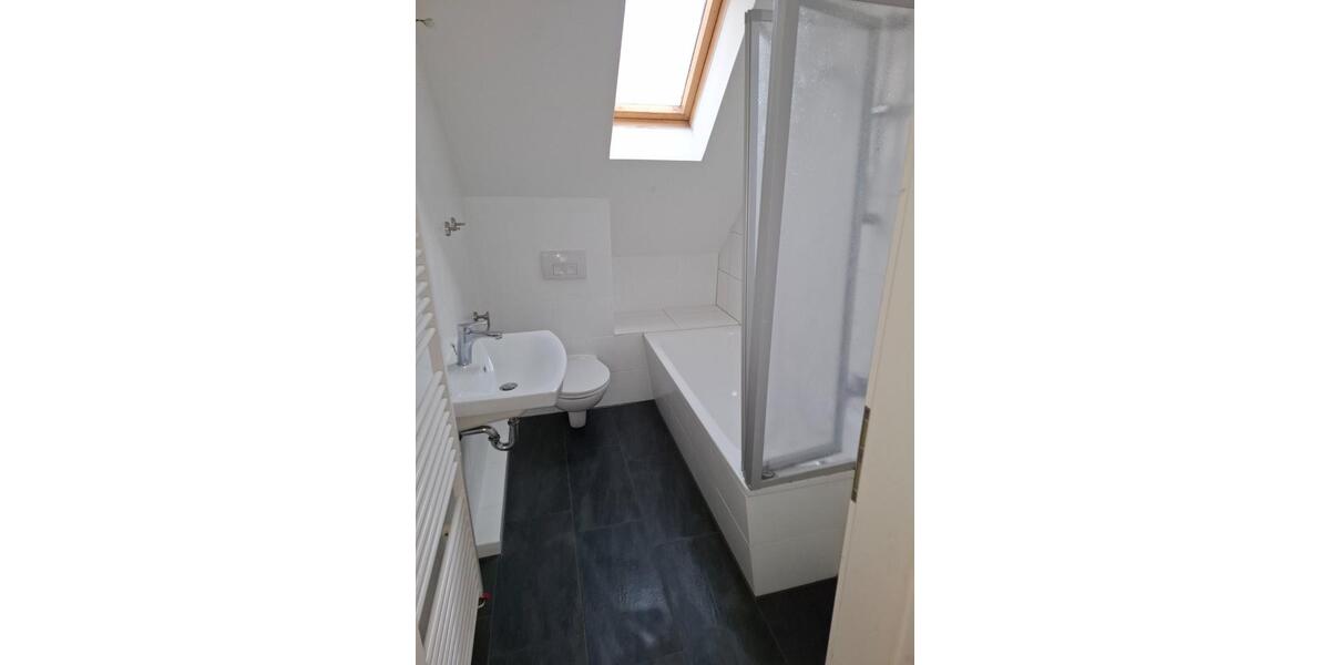 Große 4 Zimmer DG Wohnung inkl. Küche- 98m² 4 zimmer