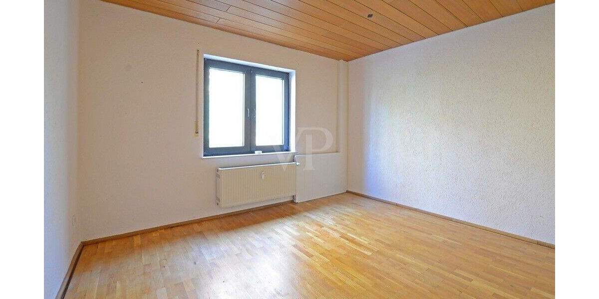 Zweifamilienhaus mit Einliegerwohnung - großer Garten und 3 Garagen 8 zimmer