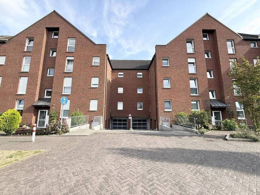 4-Zimmer-MaisonetteWohnung über zwei Ebenen, mit Balkon und Seeblick in ruhiger Wohnlage.