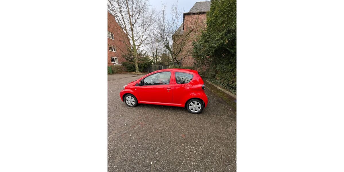 Toyota Aygo (X) 122.000 km 3.250 &euro; Düsseldorf 40476