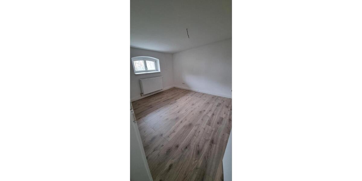 Etagenwohnung Neuss - 5 Zimmer, 120 m&sup2;, 450&euro; | Angebot:25616685