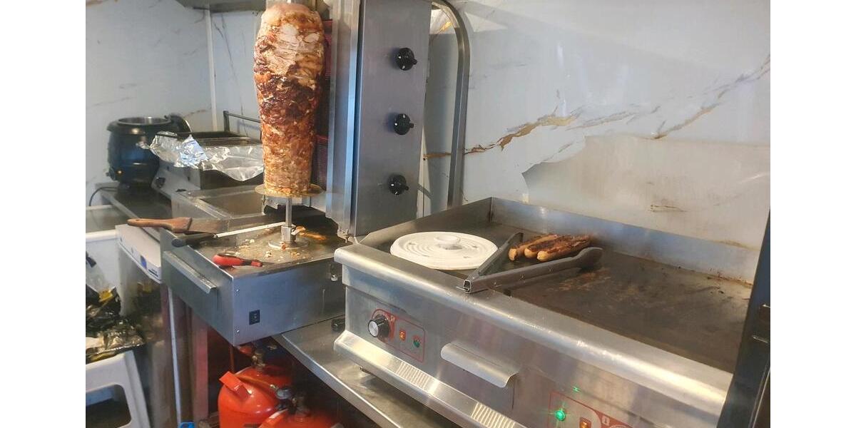 Feste Imbisswagen mitten in Düsseldorf zimmer